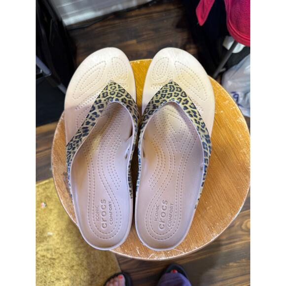 Crocs Women’s Kadee II Leopard Flip Flop Size 10 - Picture 3 of 8